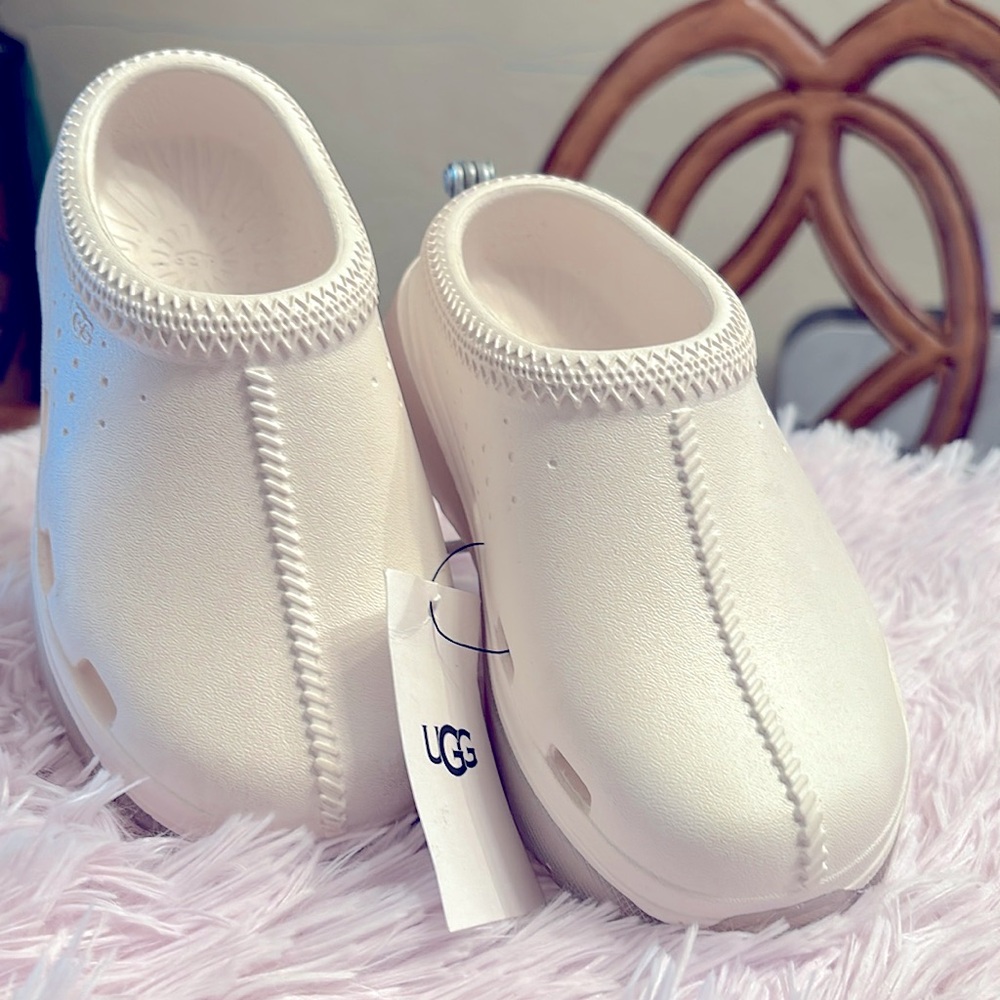 UGG - Picture 2 of 7